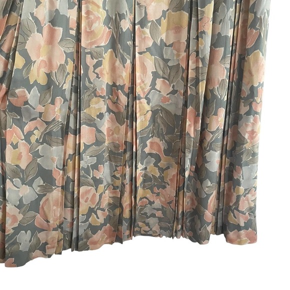 COUNTRY Sophisticates by Pendleton Vintage Floral Pleated Skirt - Picture 4 of 7